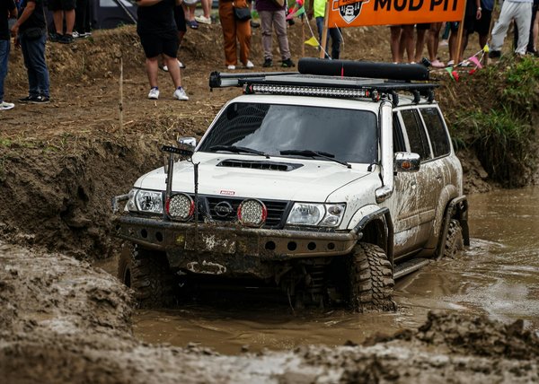 Vivez l'expérience de conduite sportive à paris : choix et circuits